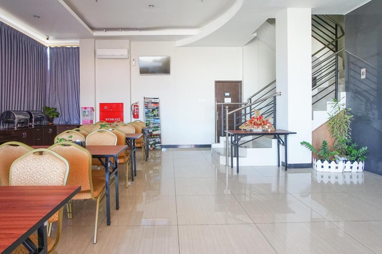 Hotel Royal Manado Exterior foto